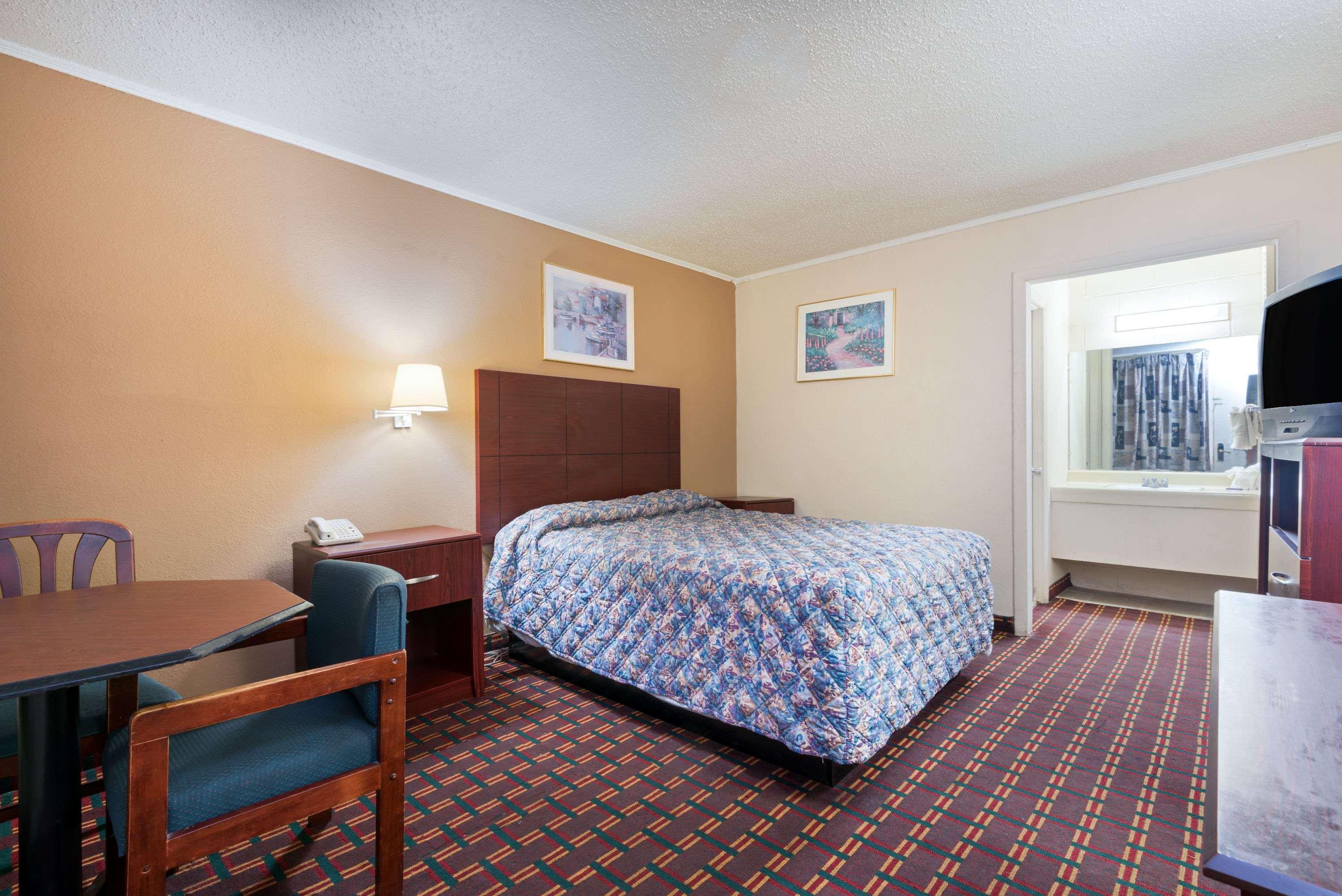Knights Inn Fayetteville - Fort Bragg Eksteriør billede